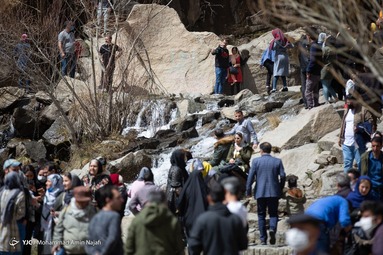 همدان زرد، گنجنامه قرمز
