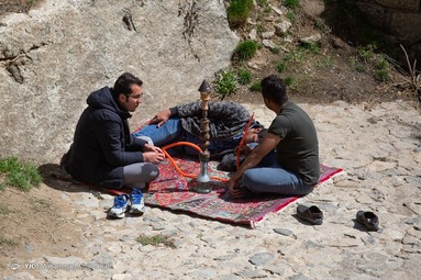 همدان زرد، گنجنامه قرمز