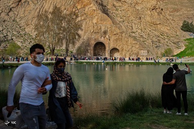 بازدید مسافران نوروزی از طاق بستان