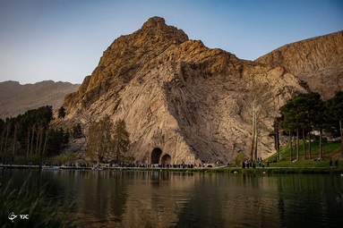 بازدید مسافران نوروزی از طاق بستان