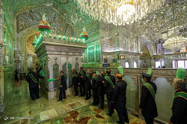 آیین غباروبی و گنبد شویی حرم مطهر حضرت شاهچراغ (ع)