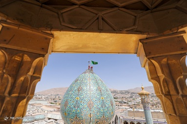 آیین غباروبی و گنبد شویی حرم مطهر حضرت شاهچراغ (ع)