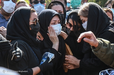 مراسم تدفین پیکر مرحوم آزاده نامداری
