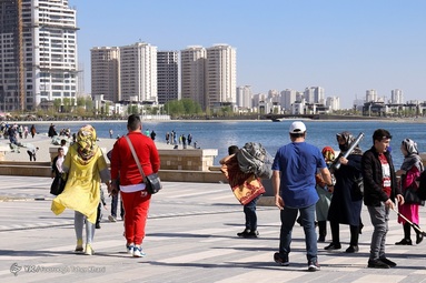 گردشگران نوروزی با وجود شیوع ویروس کرونا با سفر به تهران باعث شدند این شهر از زرد به نارنجی تغییر وضعیت دهد