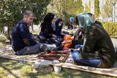 گردشگران نوروزی با وجود شیوع ویروس کرونا با سفر به تهران باعث شدند این شهر از زرد به نارنجی تغییر وضعیت دهد
