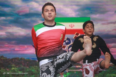 برگزاری جشن ملی پرچم همزمان با روز جمهوری اسلامی ایران - گذر فرهنگ تهران