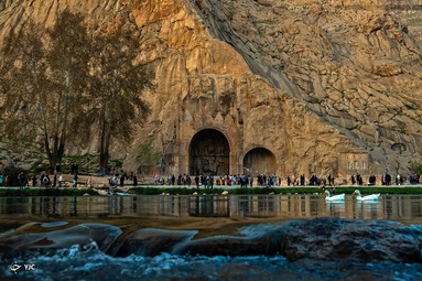 بازدید مسافران نوروزی از طاق بستان
