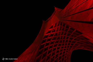 نور پردازی به مناسبت روز جهانی بیماران هموفیلی - برج آزادی