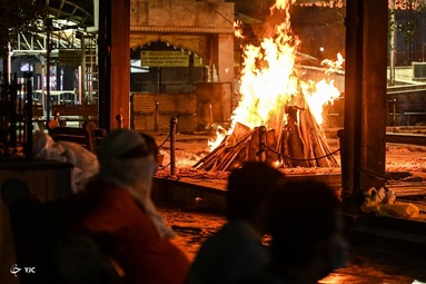 سوزاندن اجساد مردگان کرونایی توسط پیروان آیین هندوییسم و بودیسم انجام می شود