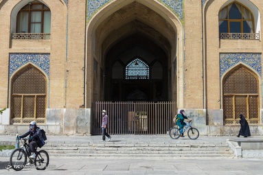 تعطیلی ادامه دار مغازه ها و کسبه در بازار میدان نقش جهان - اصفهان