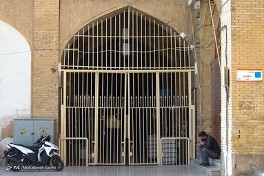 تعطیلی ادامه دار مغازه ها و کسبه در بازار میدان نقش جهان - اصفهان