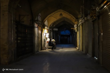 تعطیلی ادامه دار مغازه ها و کسبه در بازار میدان نقش جهان - اصفهان
