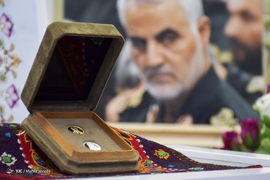 رونمایی از سکه یادبود طلا و نقره سردار شهید حاج قاسم سلیمانی - کرمان