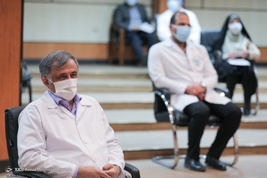 مراسم رونمایی از اسپری ضد کرونای ایرانی با حضور دکتر ولایتی رئیس بیمارستان مسیح دانشوری