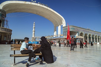 مراسم شتشو و غبار روبی گنبد و تعویض پرچم مسجد مقدس جمکران در سالروز تاسیس این مسجد مقدس