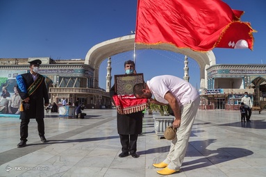 مراسم شتشو و غبار روبی گنبد و تعویض پرچم مسجد مقدس جمکران در سالروز تاسیس این مسجد مقدس