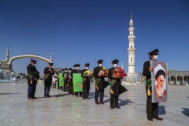 مراسم شتشو و غبار روبی گنبد و تعویض پرچم مسجد مقدس جمکران در سالروز تاسیس این مسجد مقدس
