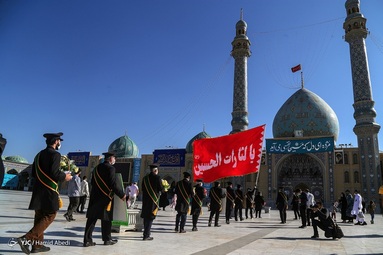 مراسم شتشو و غبار روبی گنبد و تعویض پرچم مسجد مقدس جمکران در سالروز تاسیس این مسجد مقدس