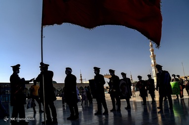 مراسم شتشو و غبار روبی گنبد و تعویض پرچم مسجد مقدس جمکران در سالروز تاسیس این مسجد مقدس