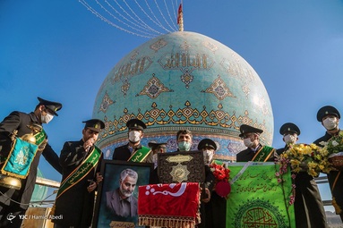 مراسم شتشو و غبار روبی گنبد و تعویض پرچم مسجد مقدس جمکران در سالروز تاسیس این مسجد مقدس