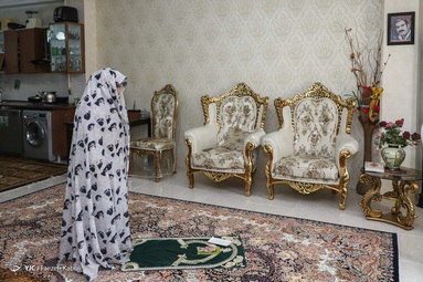 خانم محبوبه رایج معلم مدرسه ناشنوایان فدک شهر گرگان، خود نیز ناشنوا است - استان گلستان