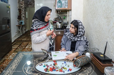 خانم محبوبه رایج معلم مدرسه ناشنوایان فدک شهر گرگان، خود نیز ناشنوا است - استان گلستان