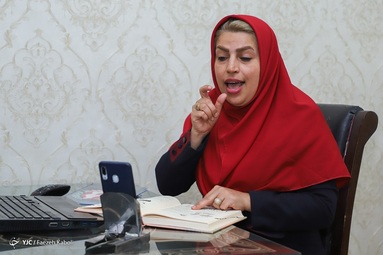 خانم محبوبه رایج معلم مدرسه ناشنوایان فدک شهر گرگان، خود نیز ناشنوا است - استان گلستان