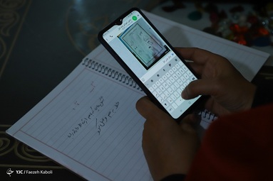 خانم محبوبه رایج معلم مدرسه ناشنوایان فدک شهر گرگان، خود نیز ناشنوا است - استان گلستان
