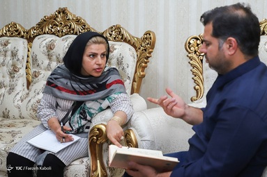 خانم محبوبه رایج معلم مدرسه ناشنوایان فدک شهر گرگان، خود نیز ناشنوا است - استان گلستان