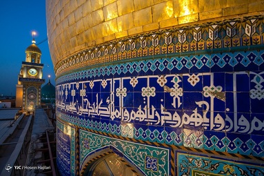 حضرت علی (ع) در این مسجد نماز و خطبه می‌خوانده، و در محراب این مسجد به شهادت رسیده است - مسجد کوفه