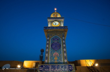 حضرت علی (ع) در این مسجد نماز و خطبه می‌خوانده، و در محراب این مسجد به شهادت رسیده است - مسجد کوفه