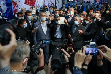 حضور محمود احمدی نژاد در محل ثبت نام داوطلبان انتخابات ریاست جمهوری  ۱۴۰۰