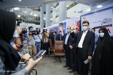 حضور قاضی زاده هاشمی در محل ثبت نام داوطلبان انتخابات ریاست جمهوری  ۱۴۰۰