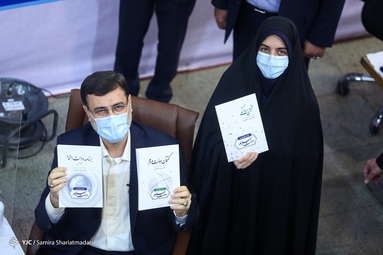 حضور قاضی زاده هاشمی در محل ثبت نام داوطلبان انتخابات ریاست جمهوری  ۱۴۰۰