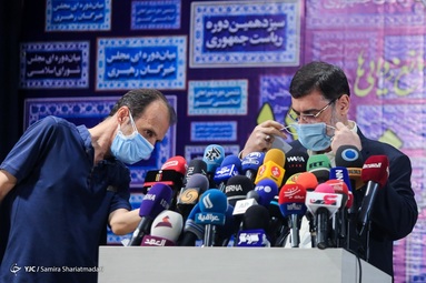 حضور قاضی زاده هاشمی در محل ثبت نام داوطلبان انتخابات ریاست جمهوری  ۱۴۰۰