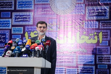 حضور قاضی زاده هاشمی در محل ثبت نام داوطلبان انتخابات ریاست جمهوری  ۱۴۰۰