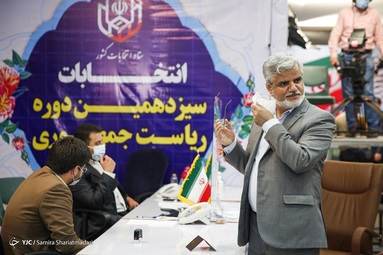 حضور محمود صادقی نماینده سابق مجلس در سومین روز ثبت نام داوطلبان انتخابات ۱۴۰۰