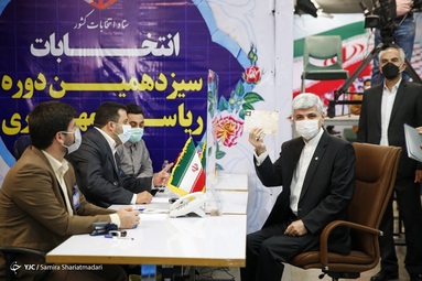 حضور رامین مهمانپرست سخنگوی اسبق وزارت امور خارجه در سومین روز ثبت نام داوطلبان انتخابات ۱۴۰۰