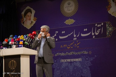 حضور محمود صادقی نماینده سابق مجلس در سومین روز ثبت نام داوطلبان انتخابات ۱۴۰۰