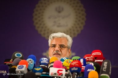 حضور محمود صادقی نماینده سابق مجلس در سومین روز ثبت نام داوطلبان انتخابات ۱۴۰۰