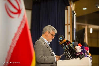 حضور محمود صادقی نماینده سابق مجلس در سومین روز ثبت نام داوطلبان انتخابات ۱۴۰۰