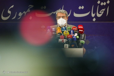 بازدید وزیر کشور از روند ثبت نام داوطلبان انتخابات ۱۴۰۰