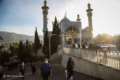 اقامه نماز عیدسعیدفطر - امامزاده پنج تن لویزان