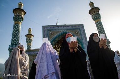 اقامه نماز عیدسعیدفطر - امامزاده پنج تن لویزان