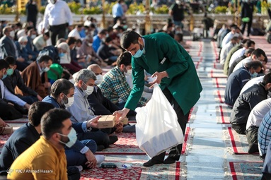 اقامه نماز عید سعید فطر - حرم مطهر رضوی (ع)