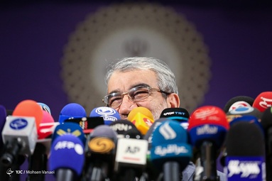 بازدید کدخدایی سخنگوی شورای نگهبان  از روند ثبت نام داوطلبان انتخابات ۱۴۰۰