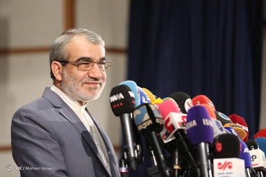 بازدید کدخدایی سخنگوی شورای نگهبان  از روند ثبت نام داوطلبان انتخابات ۱۴۰۰