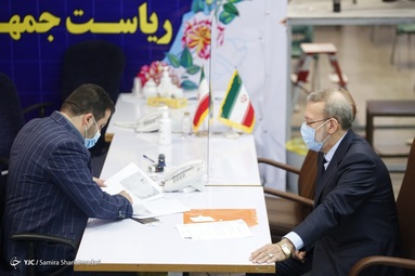 حضور علی لاریجانی رییس سابق مجلس در پنجمین روز ثبت نام داوطلبان انتخابات ۱۴۰۰