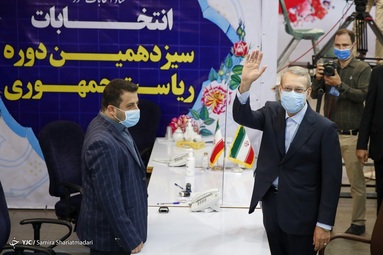 حضور علی لاریجانی رییس سابق مجلس در پنجمین روز ثبت نام داوطلبان انتخابات ۱۴۰۰