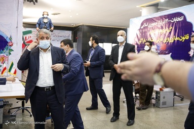 حضور محسن هاشمی رییس شورای شهر در پنجمین روز ثبت نام داوطلبان انتخابات ۱۴۰۰